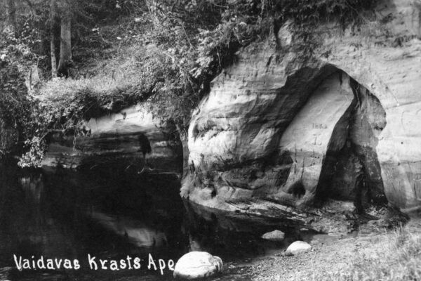 Raganu klintis (Witches Cliffs)